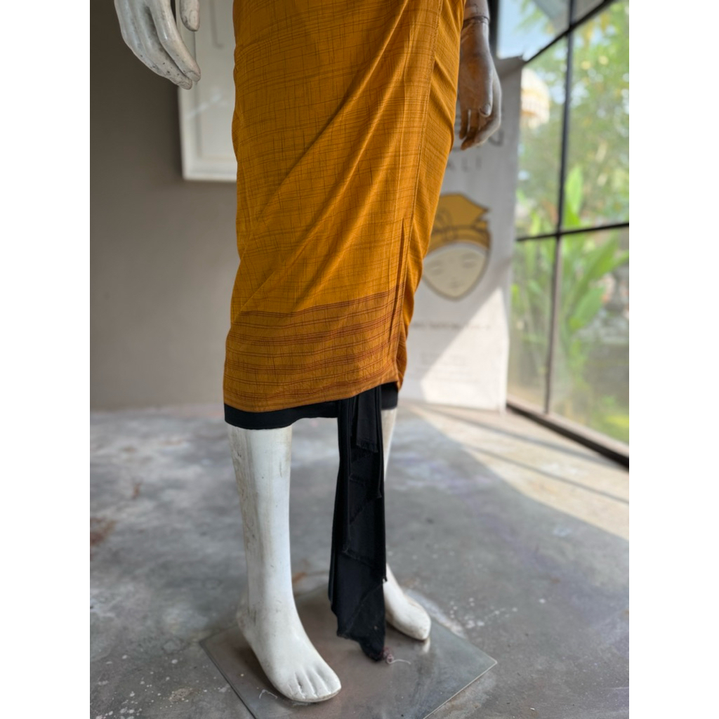 saput Endek Kuninh sibeh Lurik