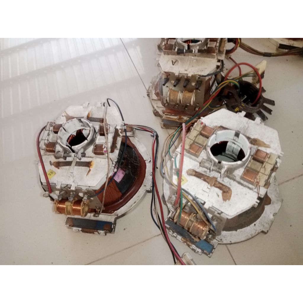 Yuke tv datar lubang besar copotan tv seperti foto copotan tv datar