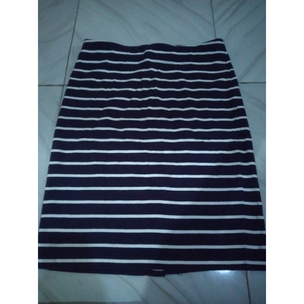 Rok Pendek Navy Salur