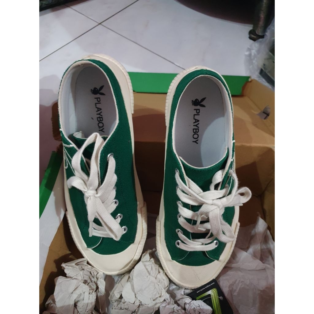 sneakers pria wanita merk Playboy