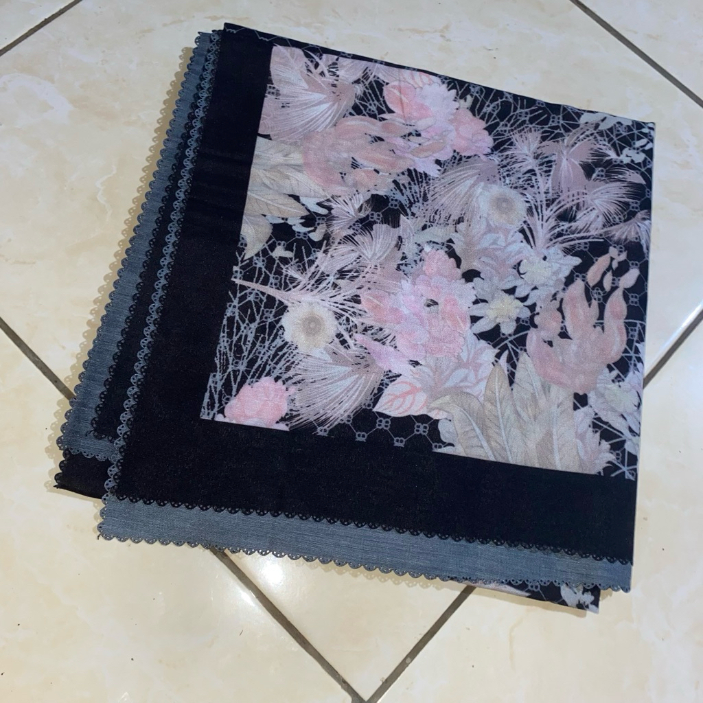 Hijab segi empat Motif Voal pouch