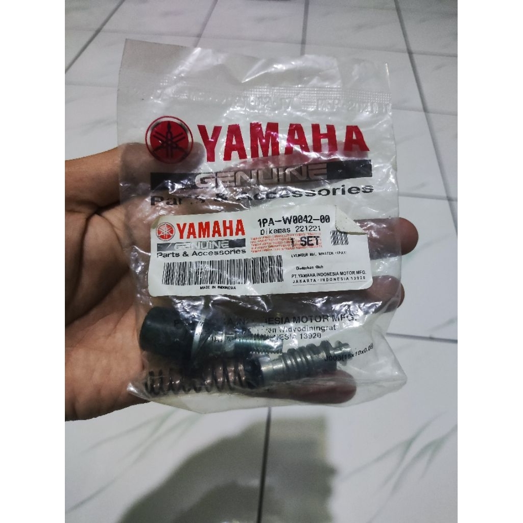 Cylinder KIT/ MASTER REM belakang r15v3 ORIGINAL