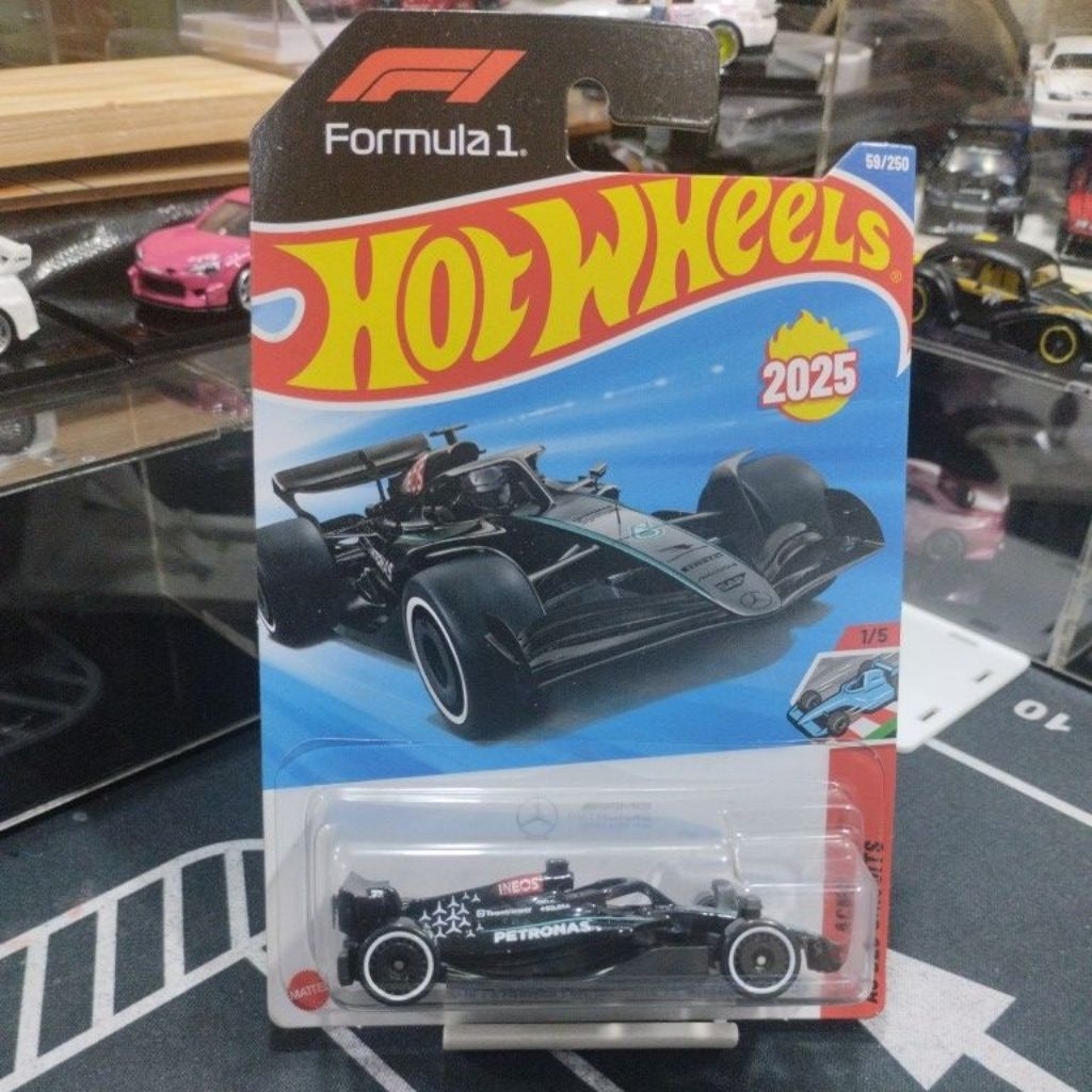 HOT WHEELS F1 MERCEDES-AMG PETRONAS ONE TEAM (4)