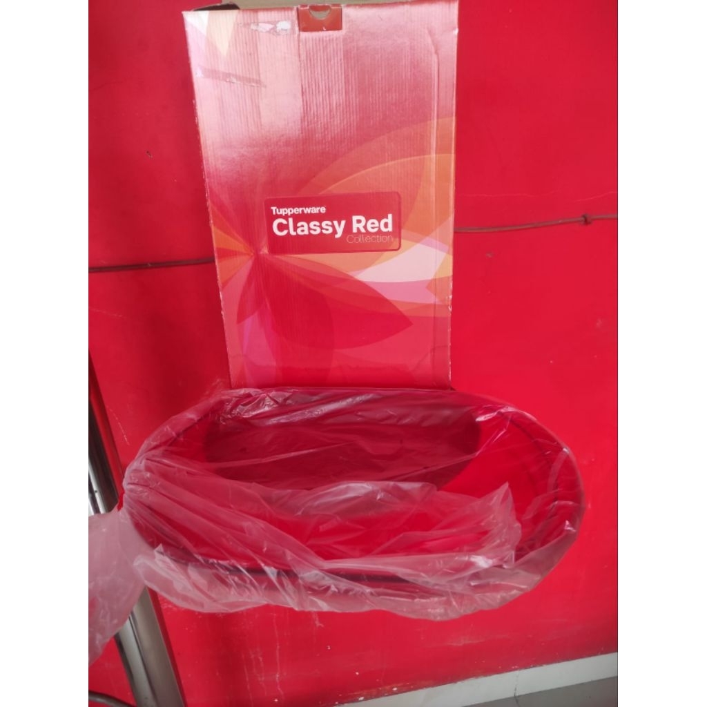 Classy red / Classy green Tupperware