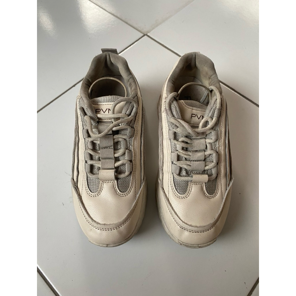PRELOVED - PVN Taecyeon Sepatu Sneakers Cream