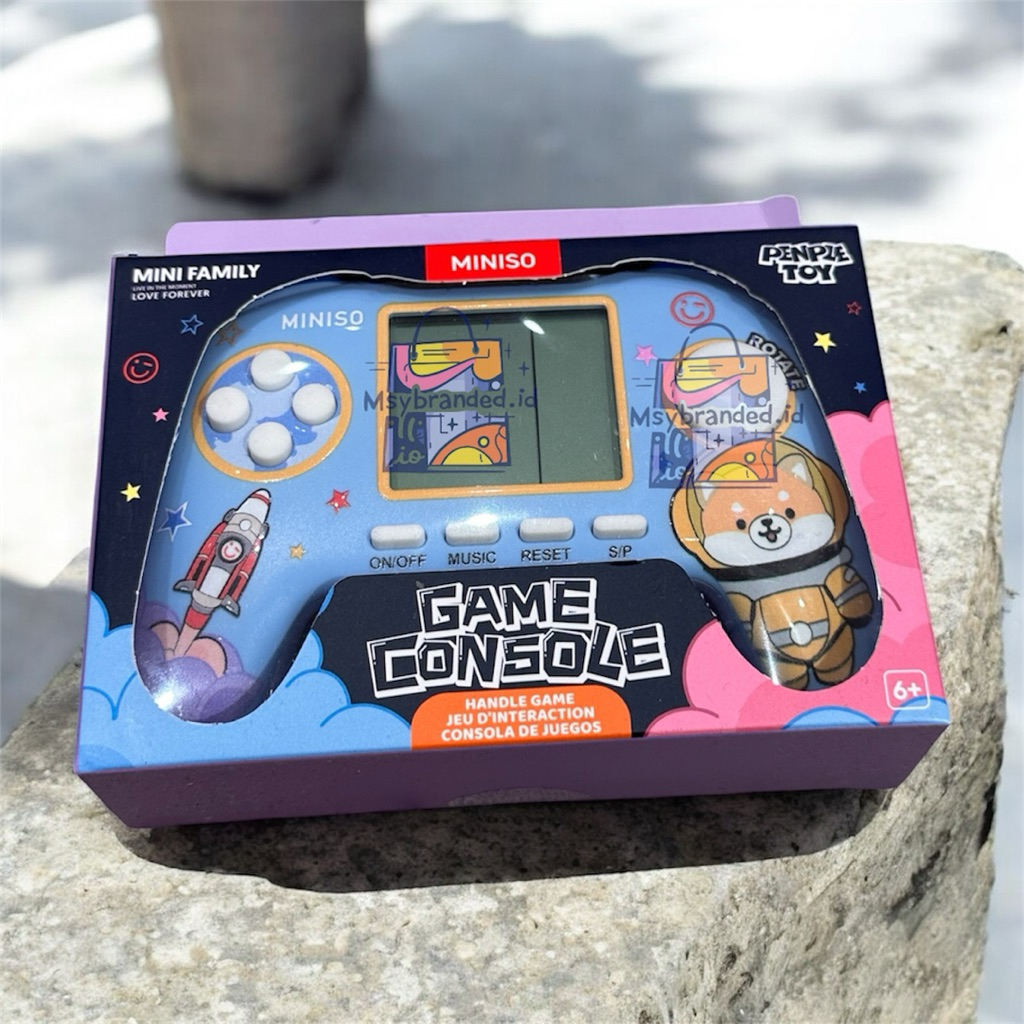 Miniso x Mini Family Game Console / Mainan Gameboy / Dekstop Game Mini Family Penpie Toy Collections