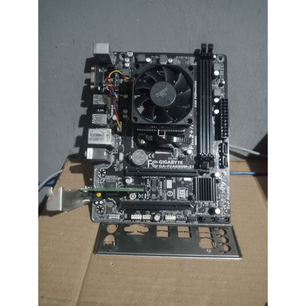 Motherboard Gigabyte A68M FM2+ A4 7400