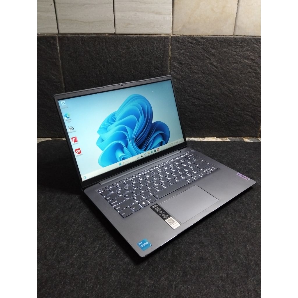 Lenovo CORe i3-1115G4 8gb SSD239