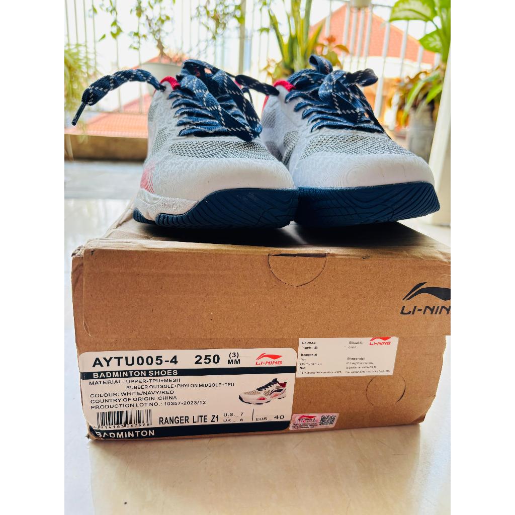 Li-Ning Sepatu Badminton Ranger Lite Z1 AYTU005-4 white navy red bekas pemakaian cewek
