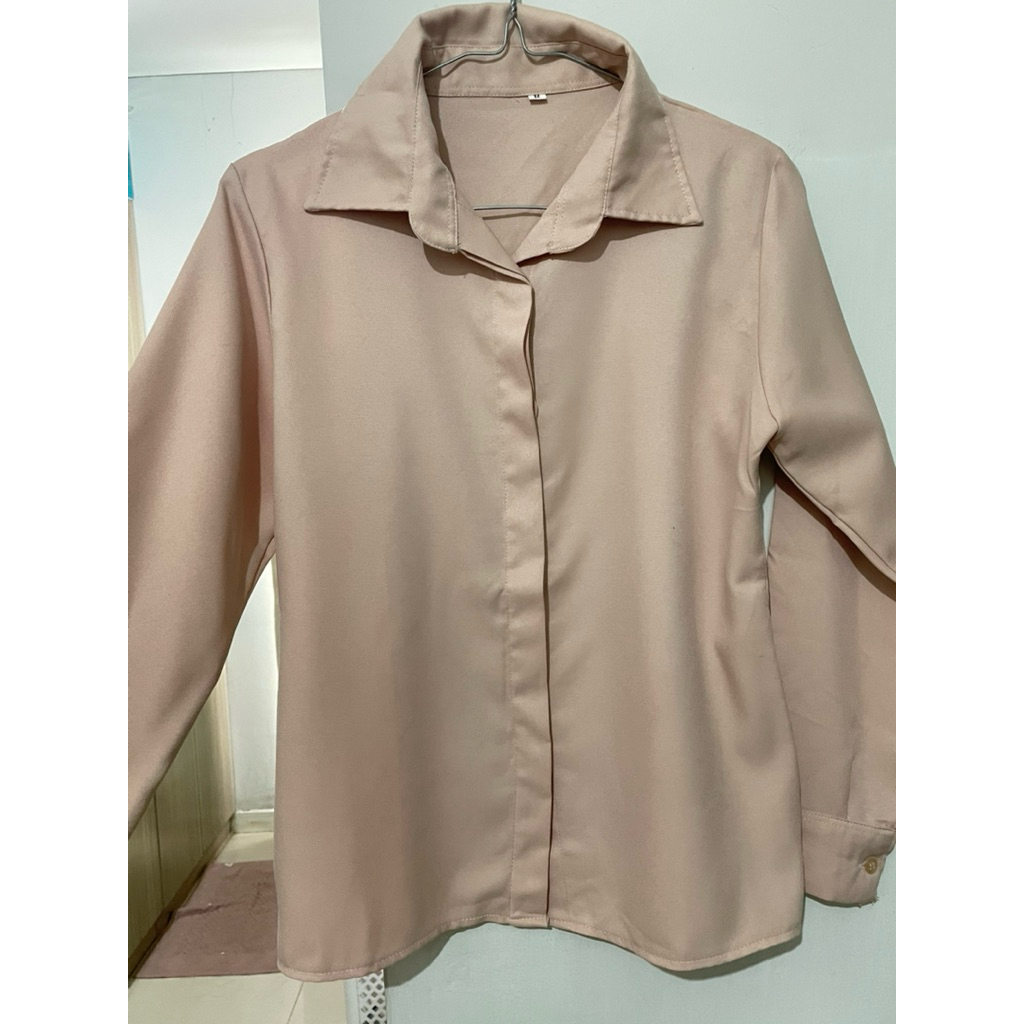 Preloved kemeja kantor wanita cream