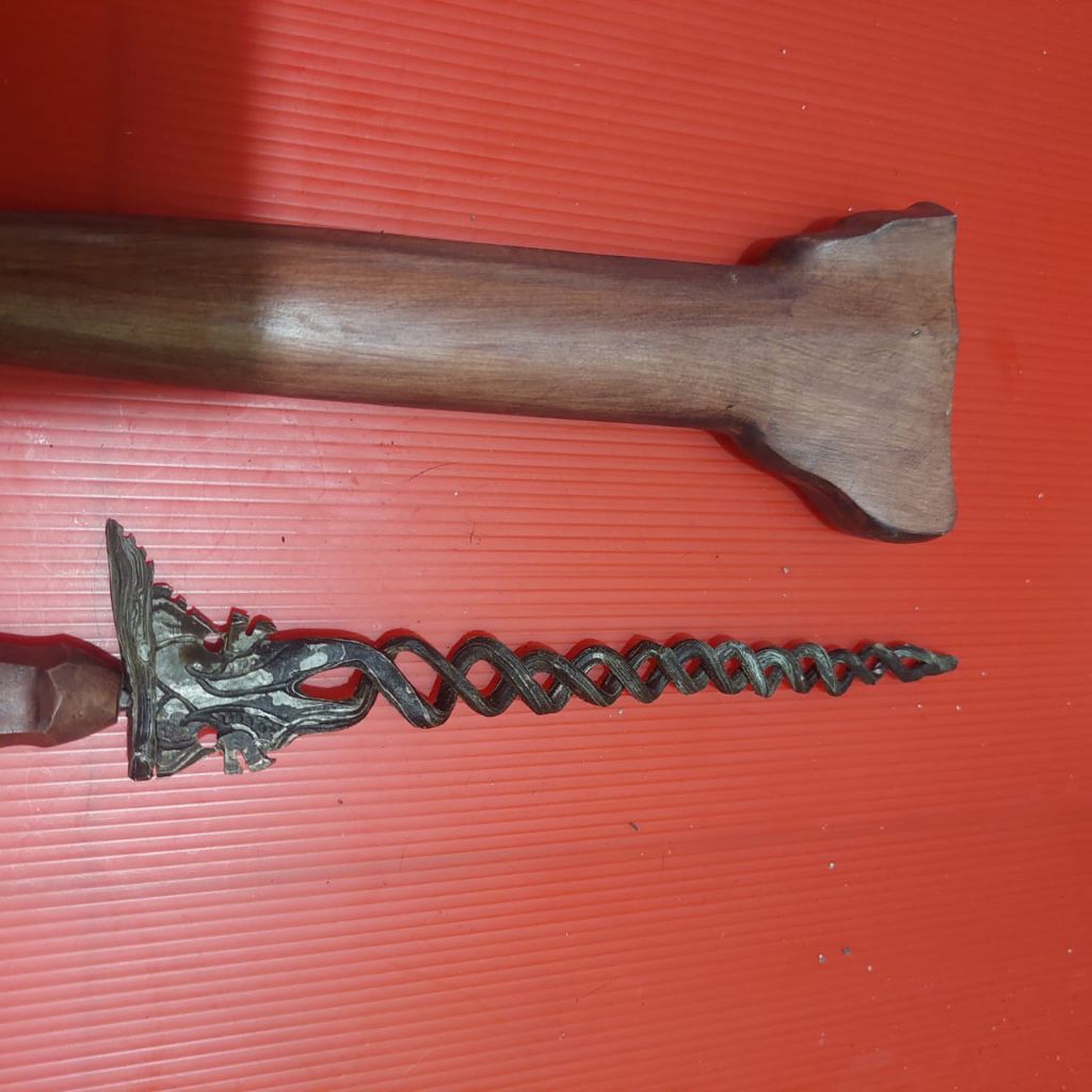 keris patrem naga kembar
