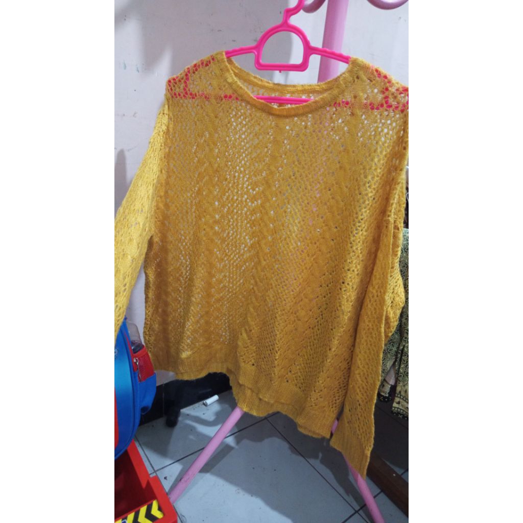 kuning bolong bolong
