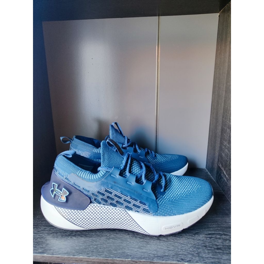 sepatu running UA import