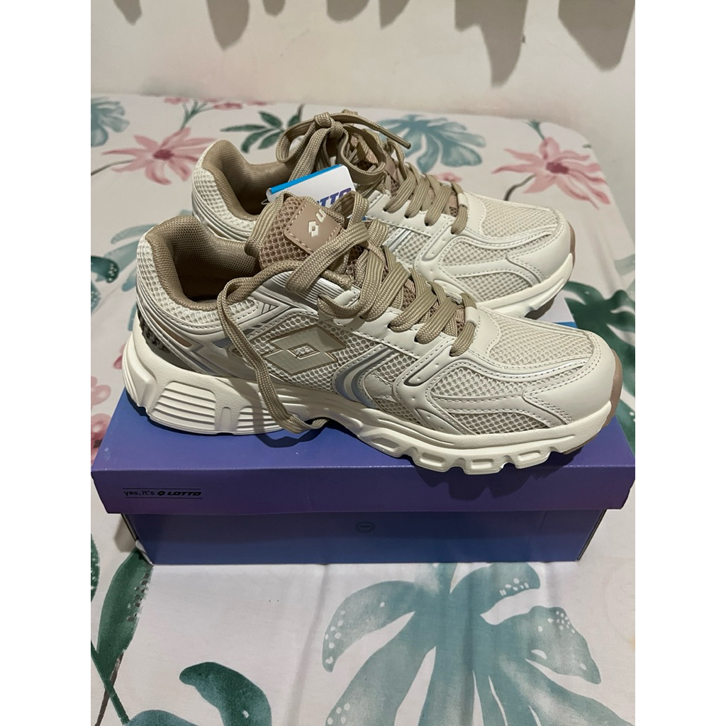 Lotto Sepatu Olahraga Tennis Size 39