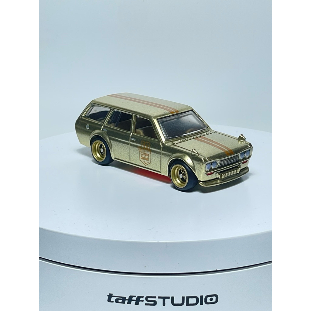 Hot Wheels Premium Chase Datsun Wagon 510 Gold