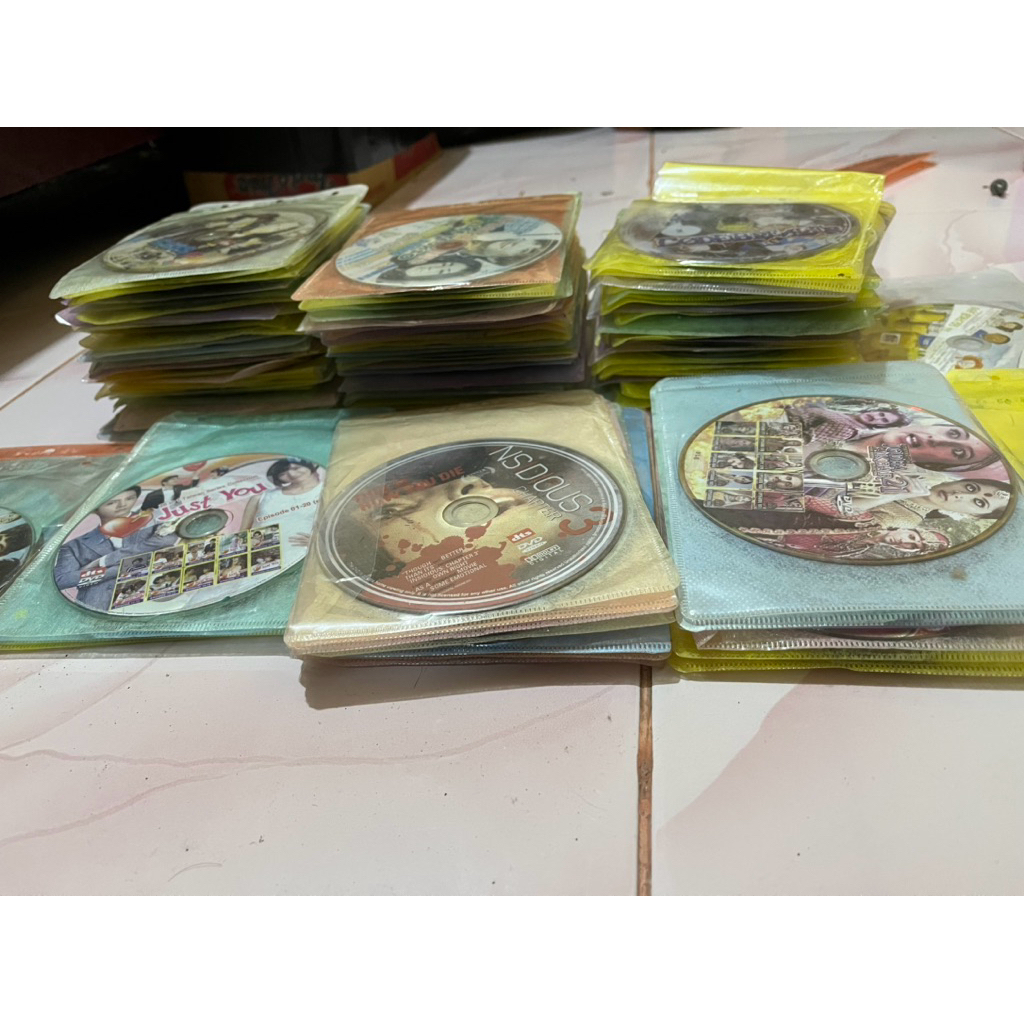 Kaset bekas untuk kerajinan dan dekorasi