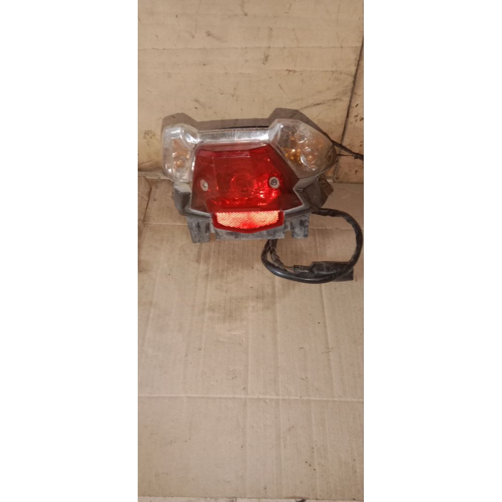 REFLEKTOR LAMPU BELAKANG VARIO 110 TECHNO ORIGINAL COPOTAN