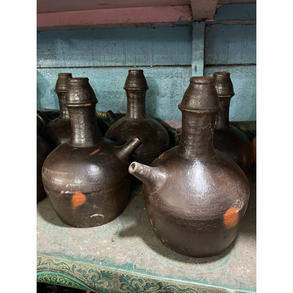 kendi tanah liat ukuran besar