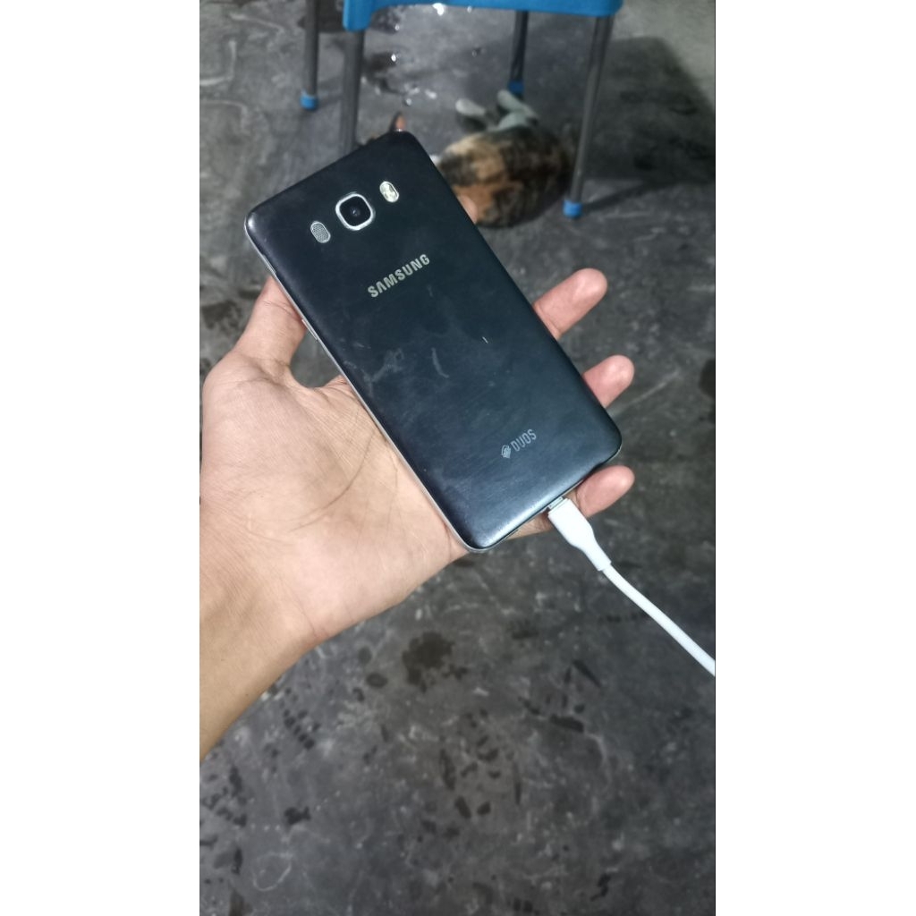 mesin/unit samsung j7 2016 layak pakai,,minus ny kamera gk bisa,dan speker musik...selebihnya aman d