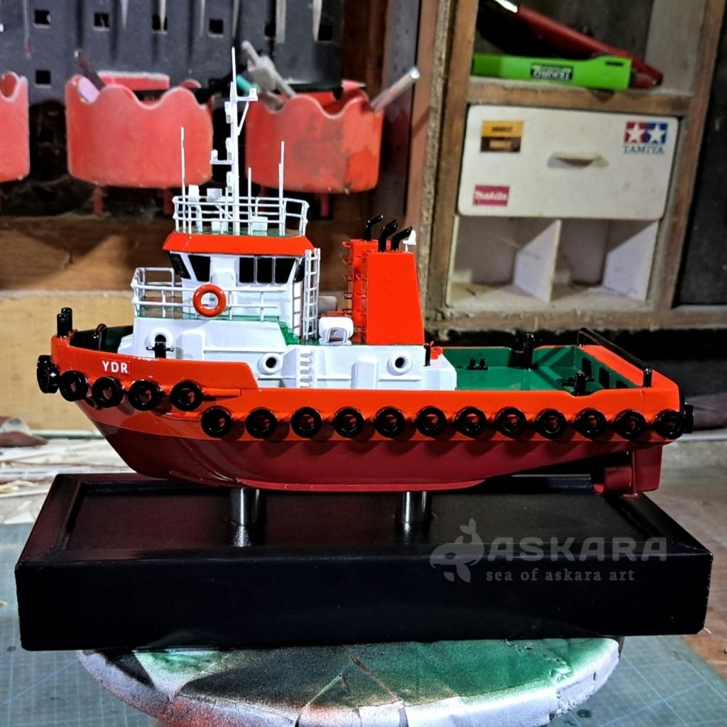 Miniatur Kapal Tugboat 20cm