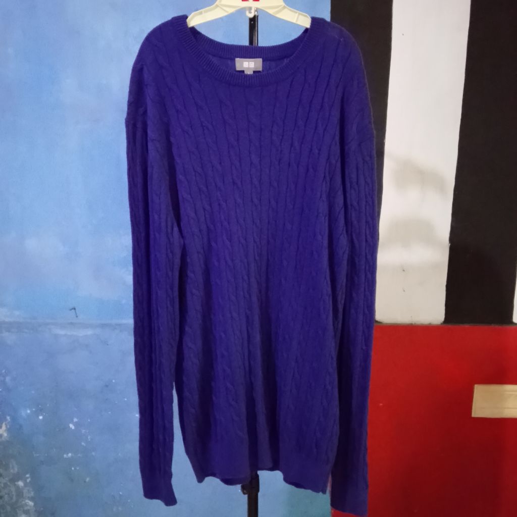sweater rajut UNIQLO wanita