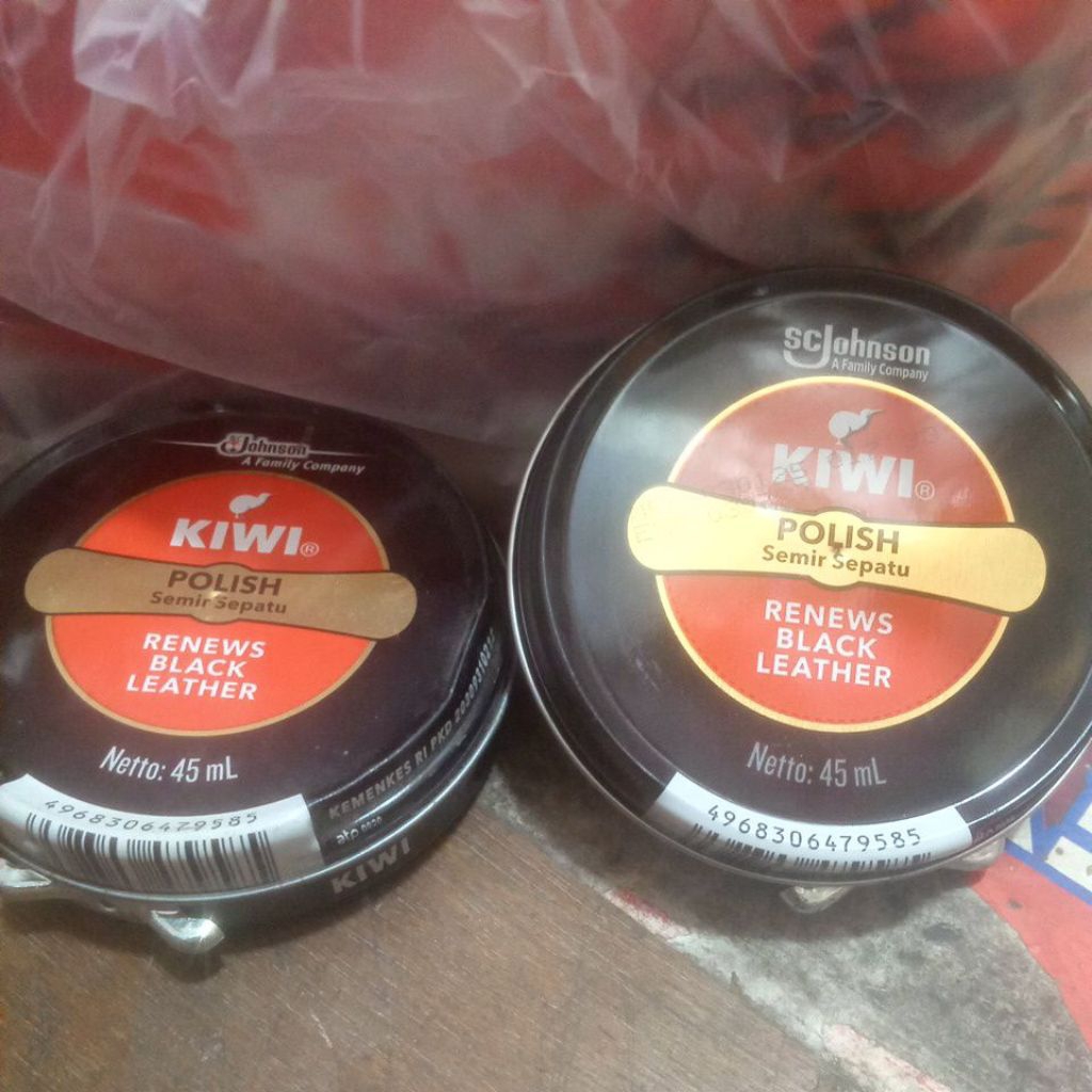Semir Sepatu Kiwi Besar/Kecil Hitam