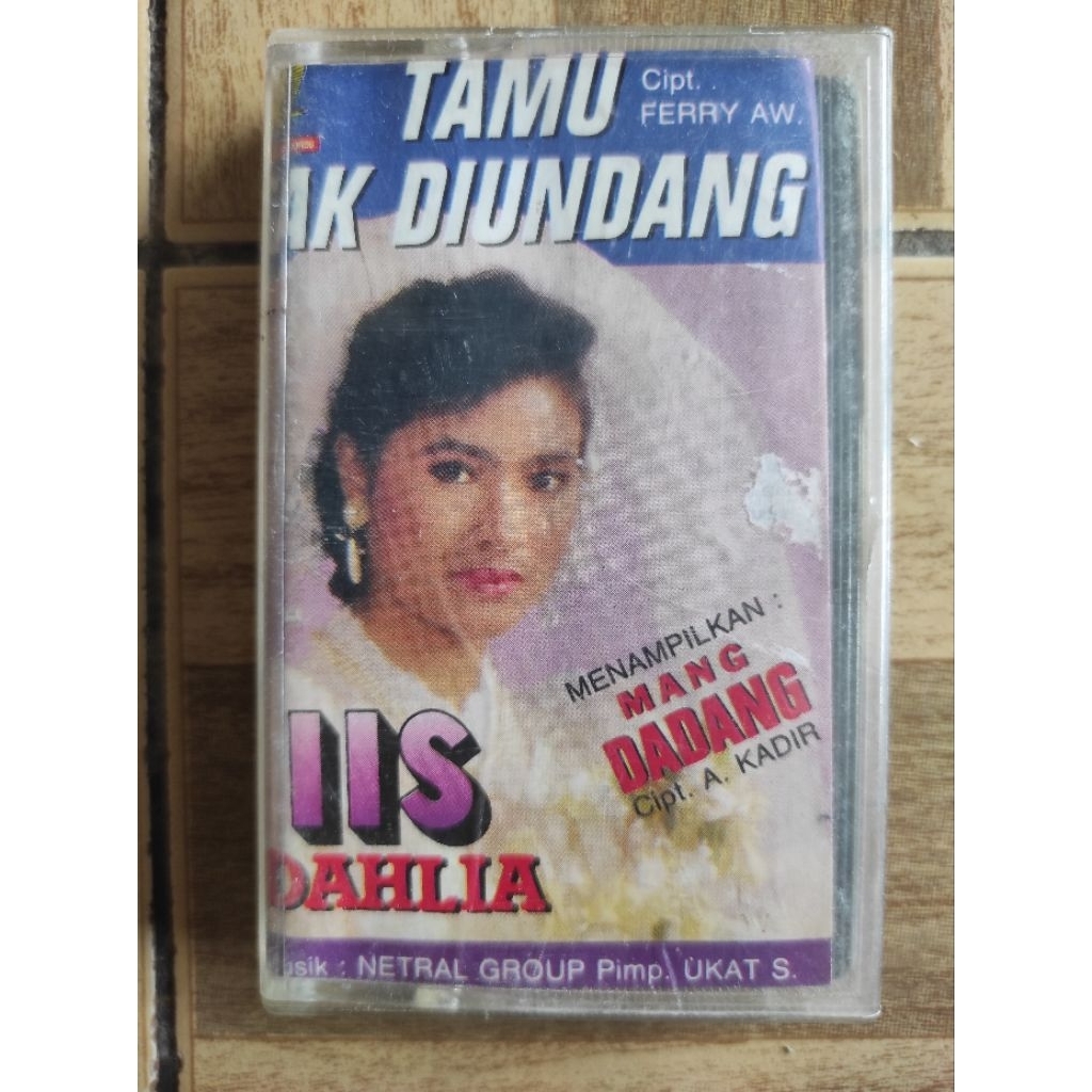 kaset pita IIS DAHLIA "tamu tak di undang"