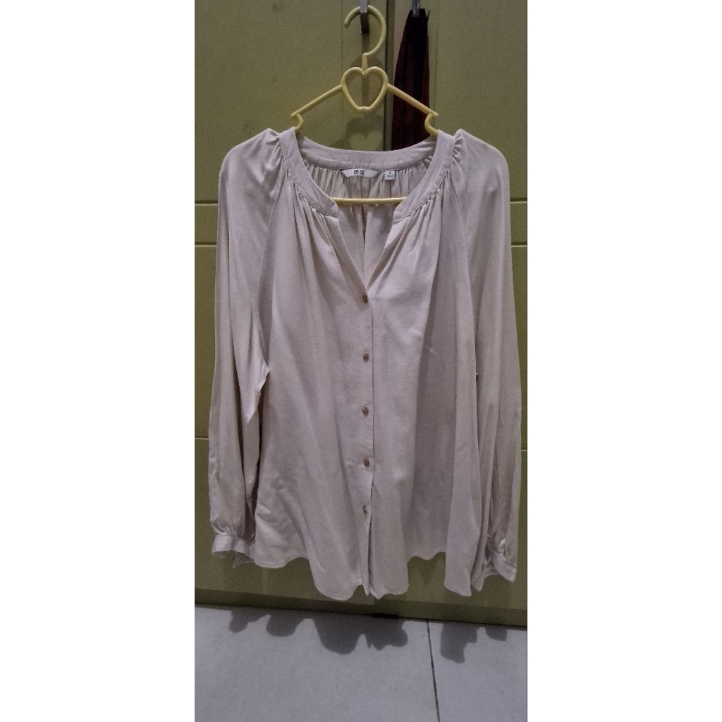 Preloved Kemeja Uniqlo Wanita