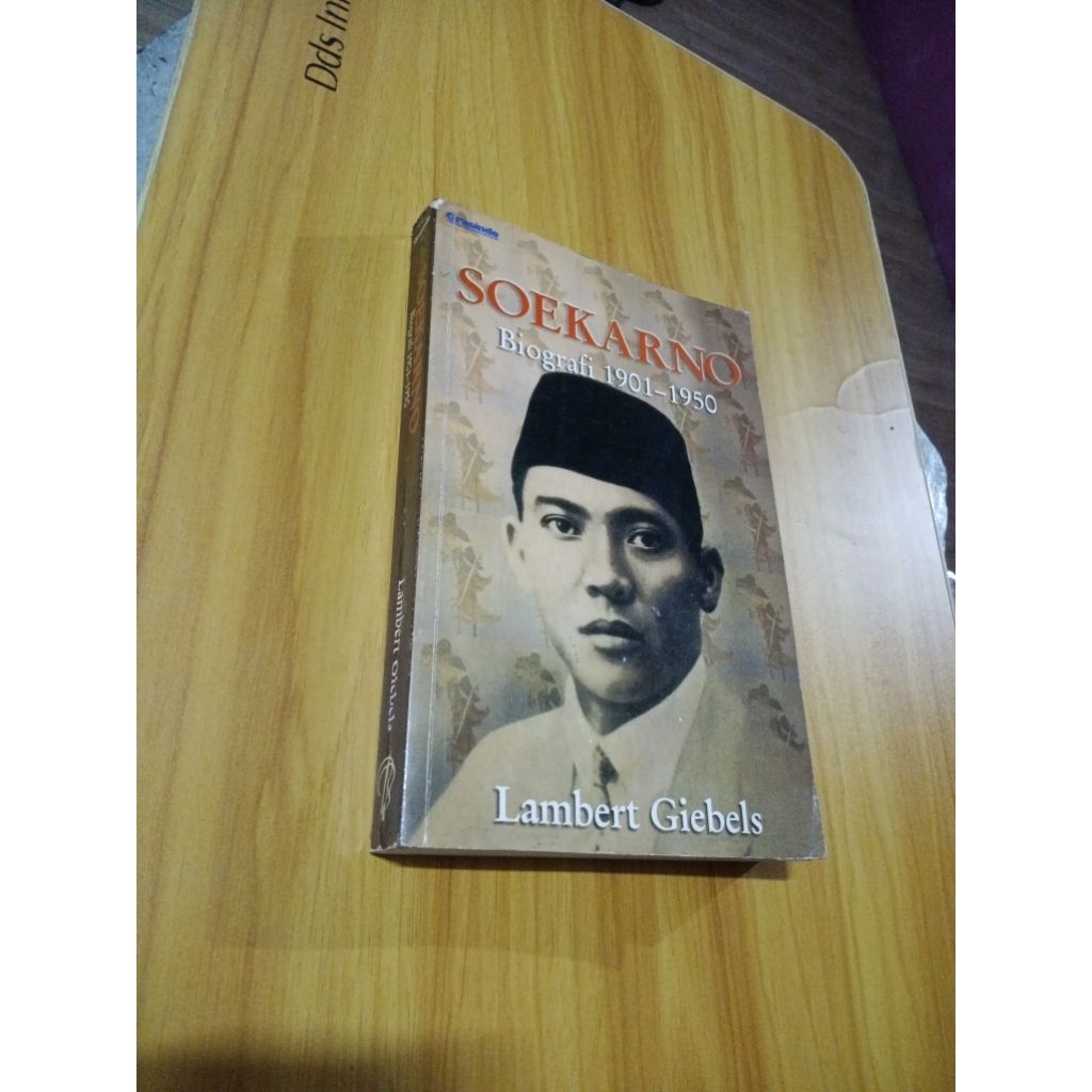 Buku soekarno biografi 1901-1950 oleh lambert giebels