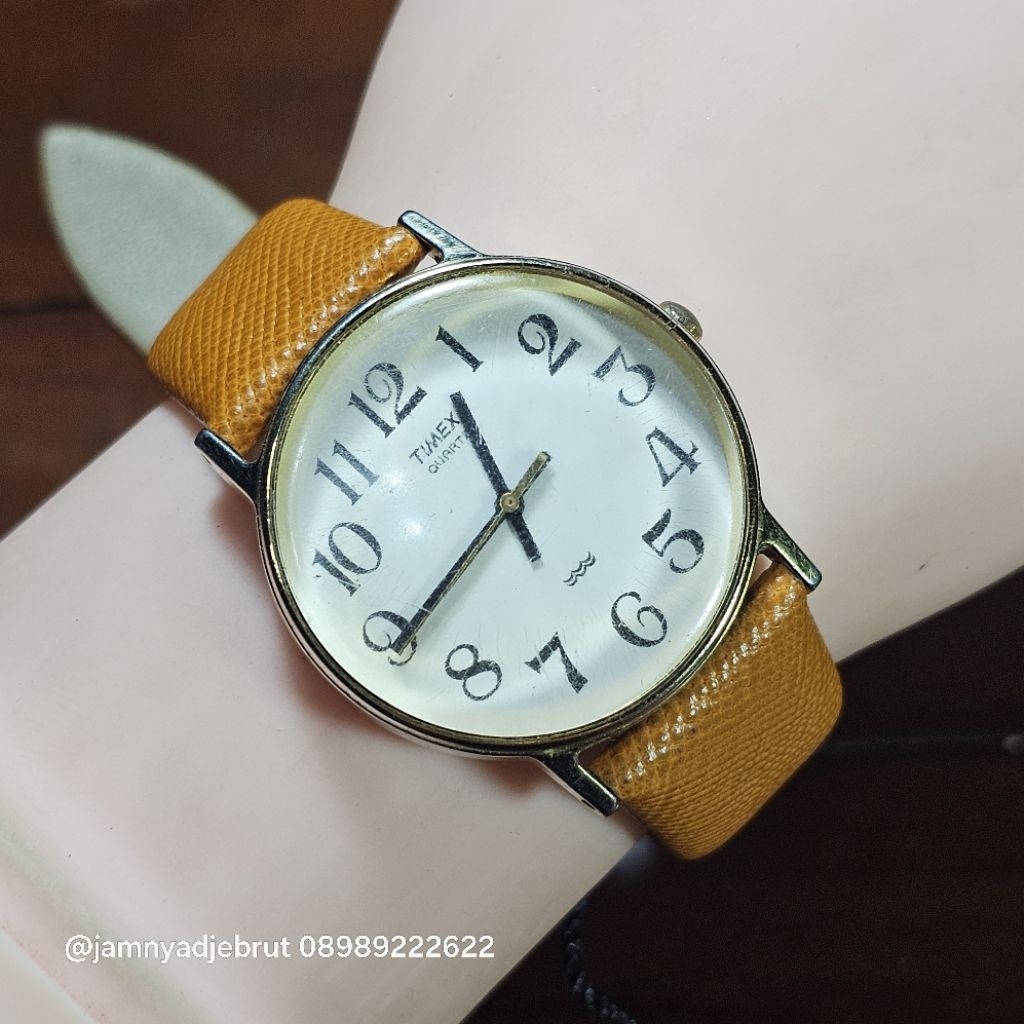 Jam Timex Quartz Vintage T74 Vintage Gold Beige Bekas