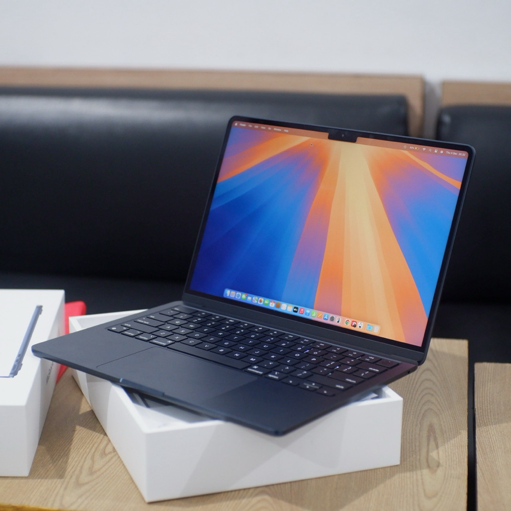 MacBook Air M2 Garansi Ibox Like New 16/256