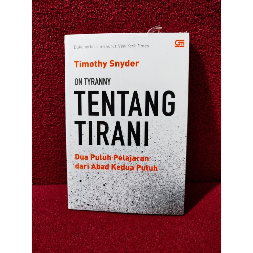 ORI segel Tentang Tirani buku sains sosial Timothy Snyder dua puluh pelajaran dari abad 20
