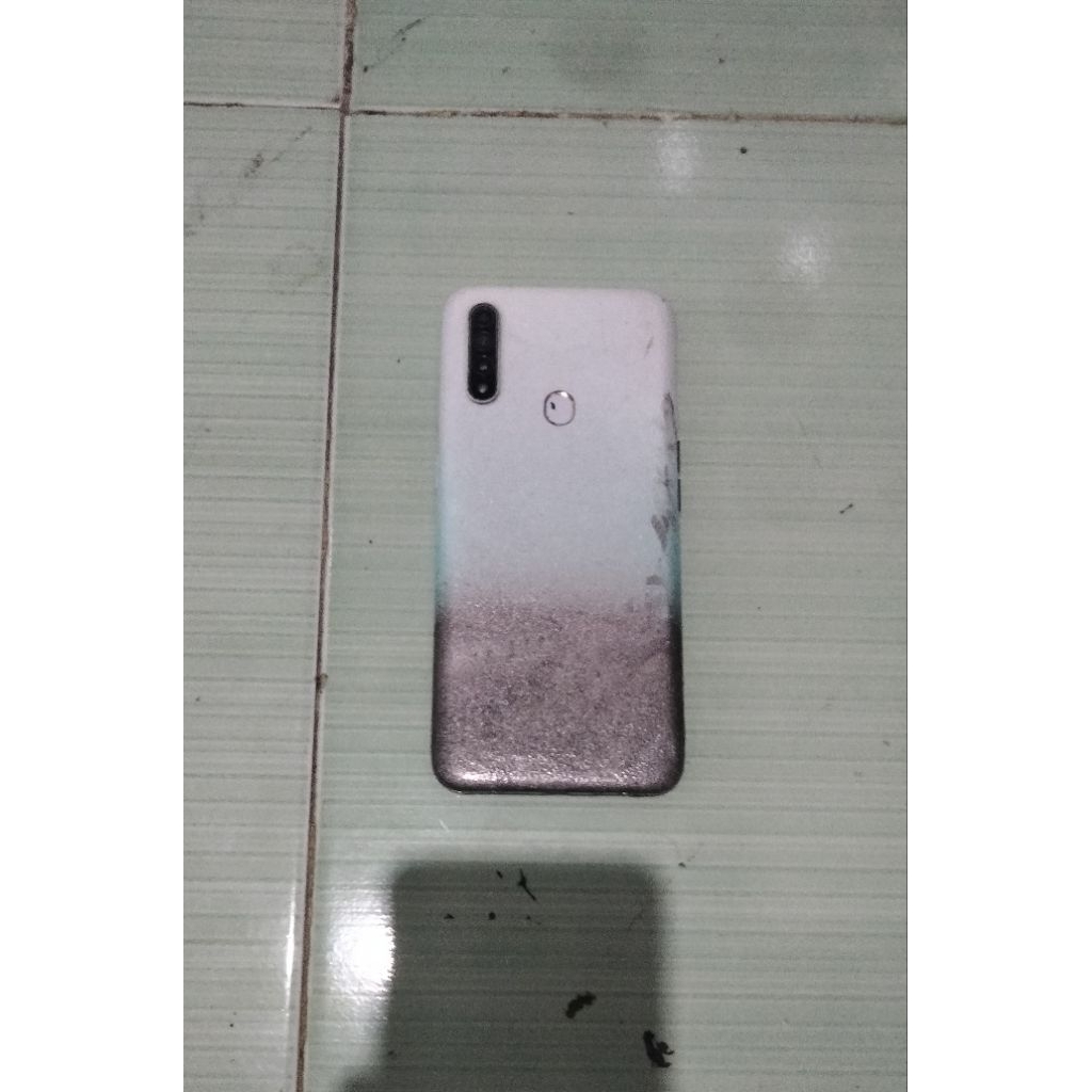 Oppo A31 minus