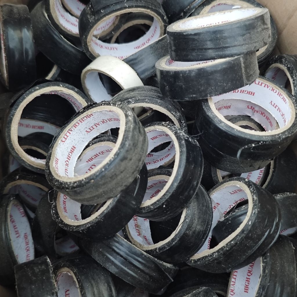 (17J) isolasi listrik hitam tanggung sangat lengket bukan kecil mini sisa pabrik bukan bekas pakai k