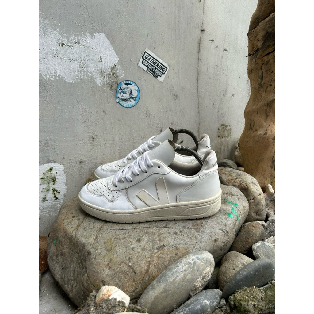 Veja V-10 White Leather