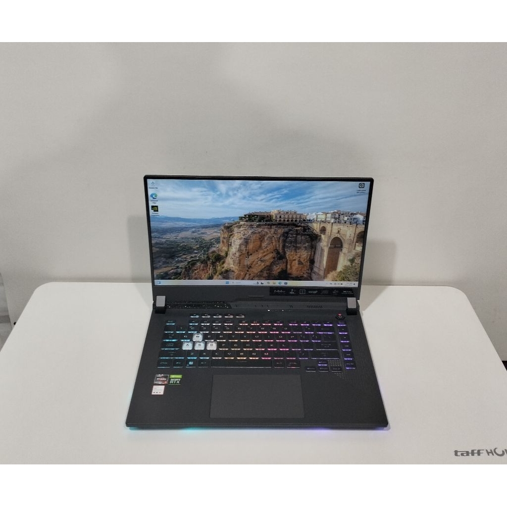 ASUS ROG STRIX G513QY  AMD RYZEN 9-5980HX RAM 24GB/SSD 512GB RX 6800M 12GB