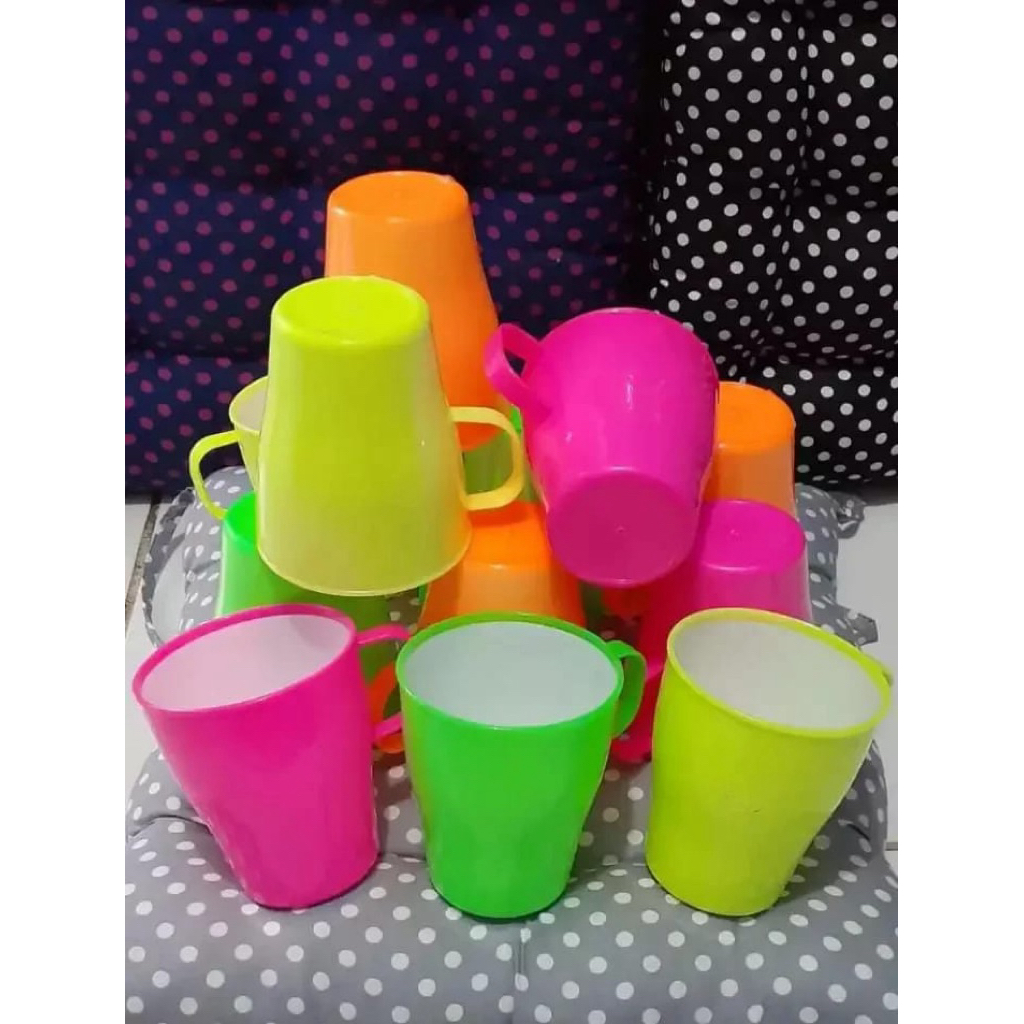Gelas plastik gagang warna warni