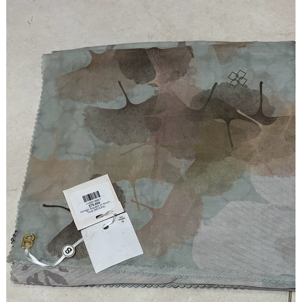 Buttonscarves Ginkgo Square in Mochi