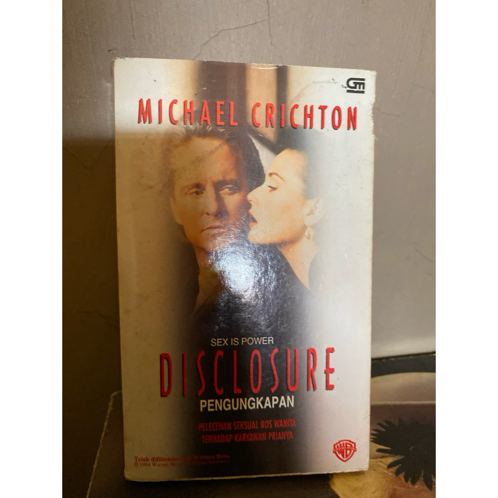 DISCLOSURE MICHAEL CRICHTON