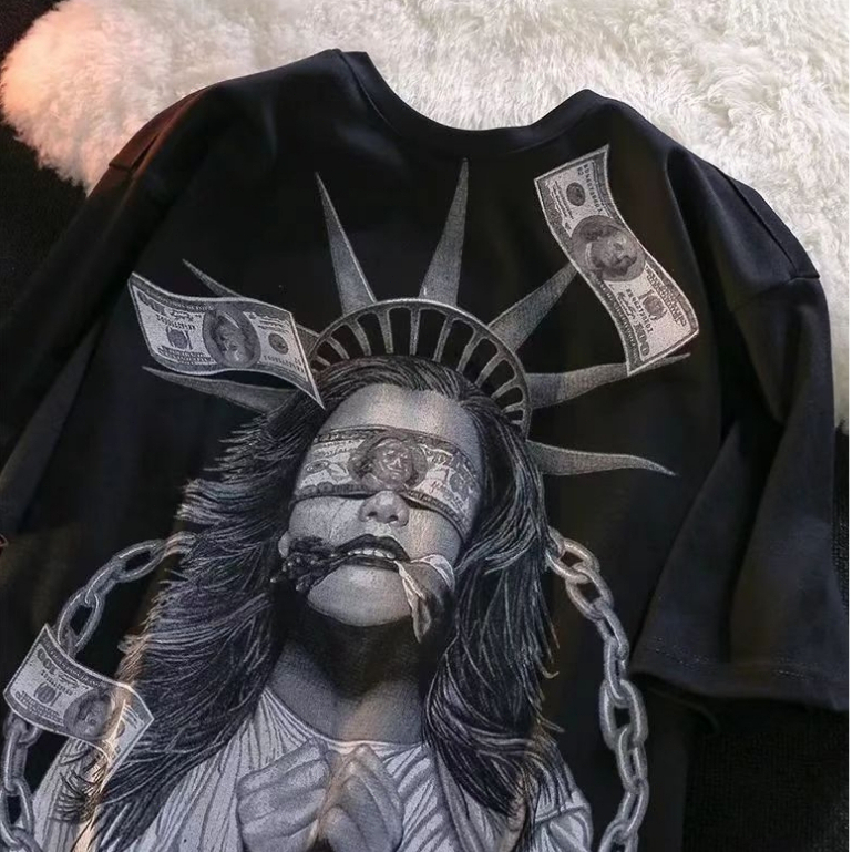 Kaos T-shirt Putih Pendek Lengan dengan Cetak Patung Kebangsaan Amerika dan Uang Dolar Gaya Streetwe