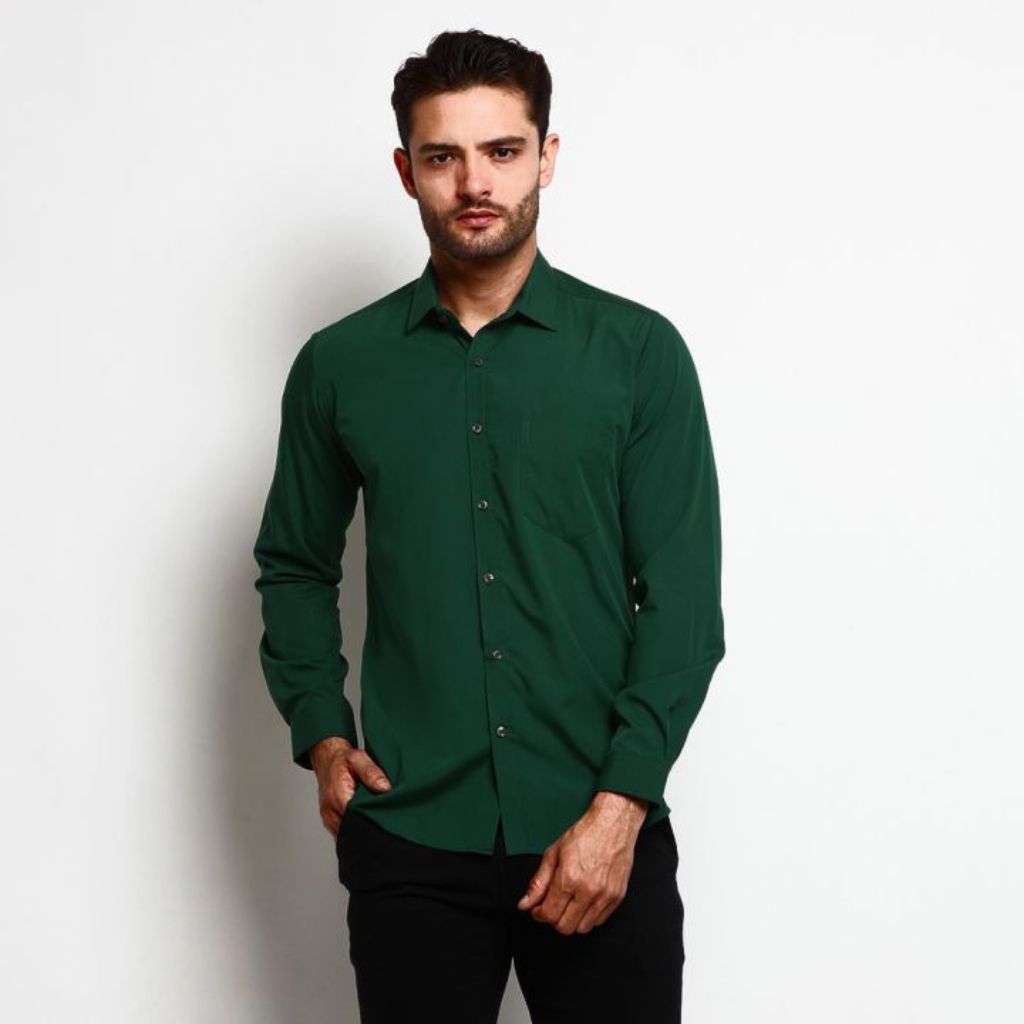 Hem kemeja panjang katun terbaru pria warna hijau botol berkualitas