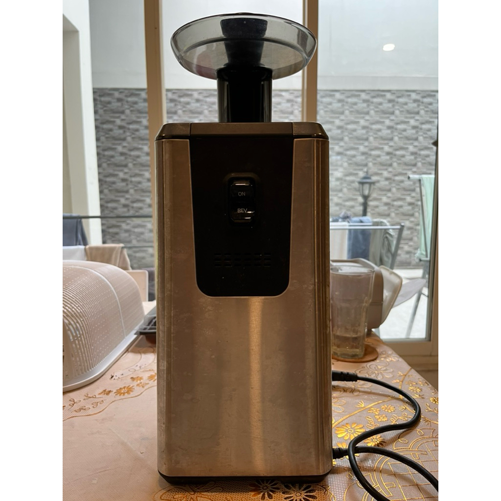 Hurom Slow Juicer model HW-SBE18