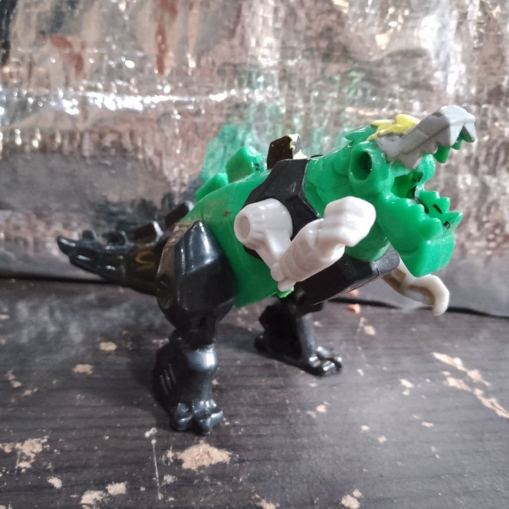 McDonald's Mainan Robot Transformer T-Rex