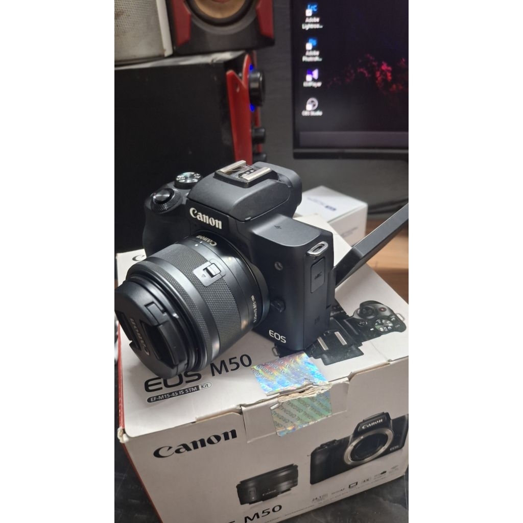 Kamera Mirroless Canon M50 + lensa kit 15-45mm Seken seperti Baru