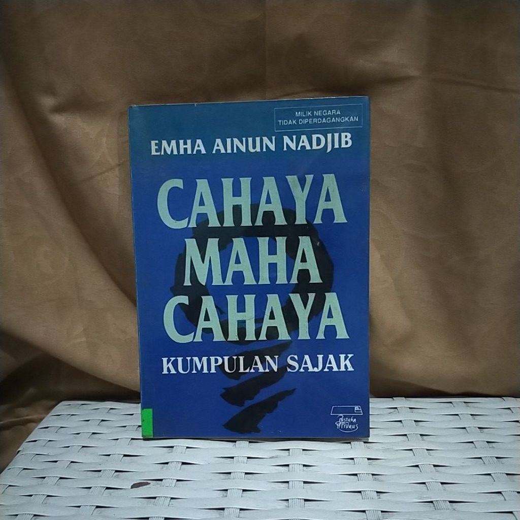 CAHAYA MAHA CAHAYA - KUMPULAN SAJAK - EMHA AINUN NADJIB