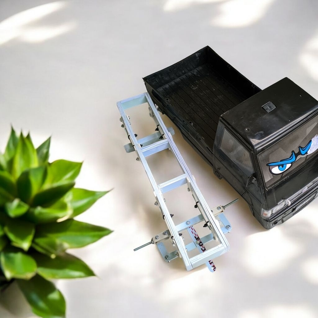 SASIS MINIATUR PEAR DAUN TEROT BELOK BAHAN PVC 32CM L300 TRUK PLASTIK TRAGA