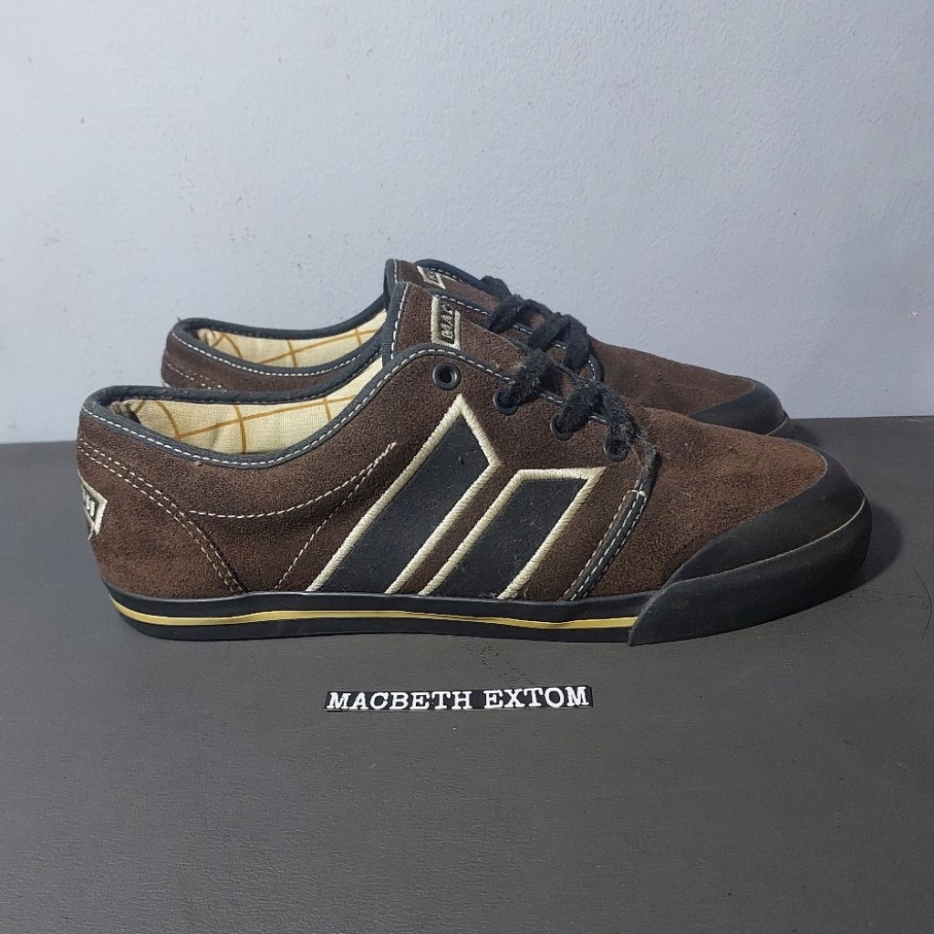 Macbeth Wallister Brown Cement Size 40