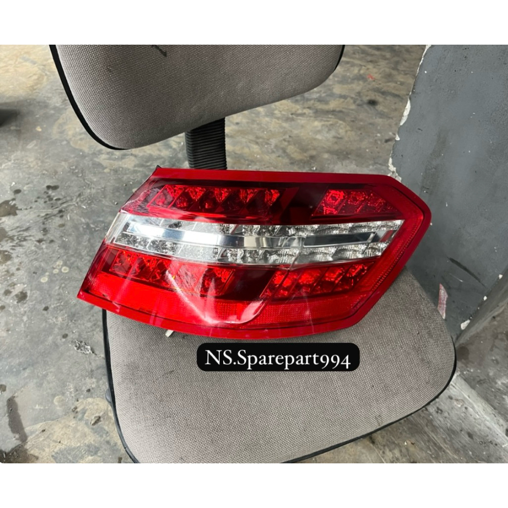 stoplamp lampu belakang mercy w212
