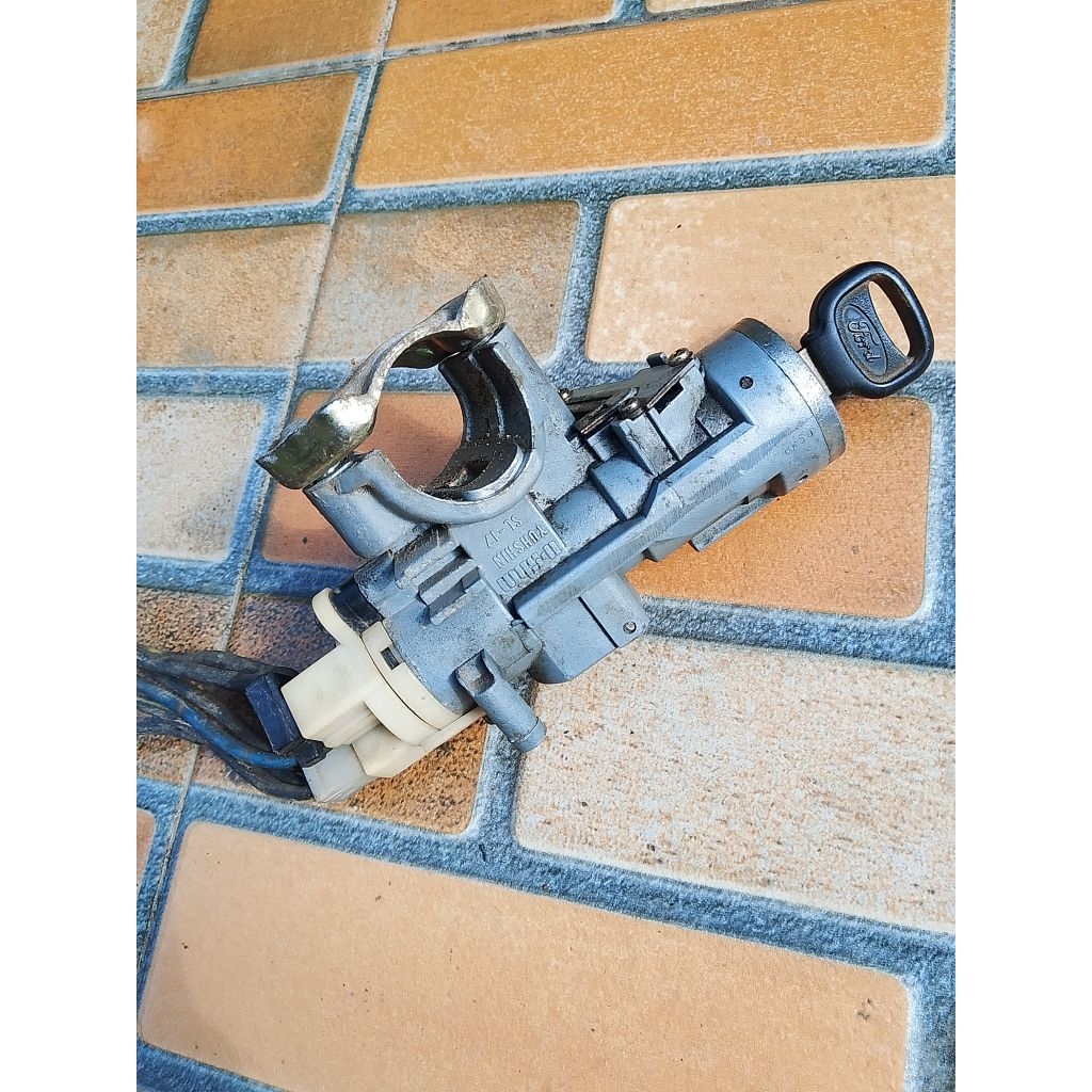 Kunci Kontak Ford Laser Champ