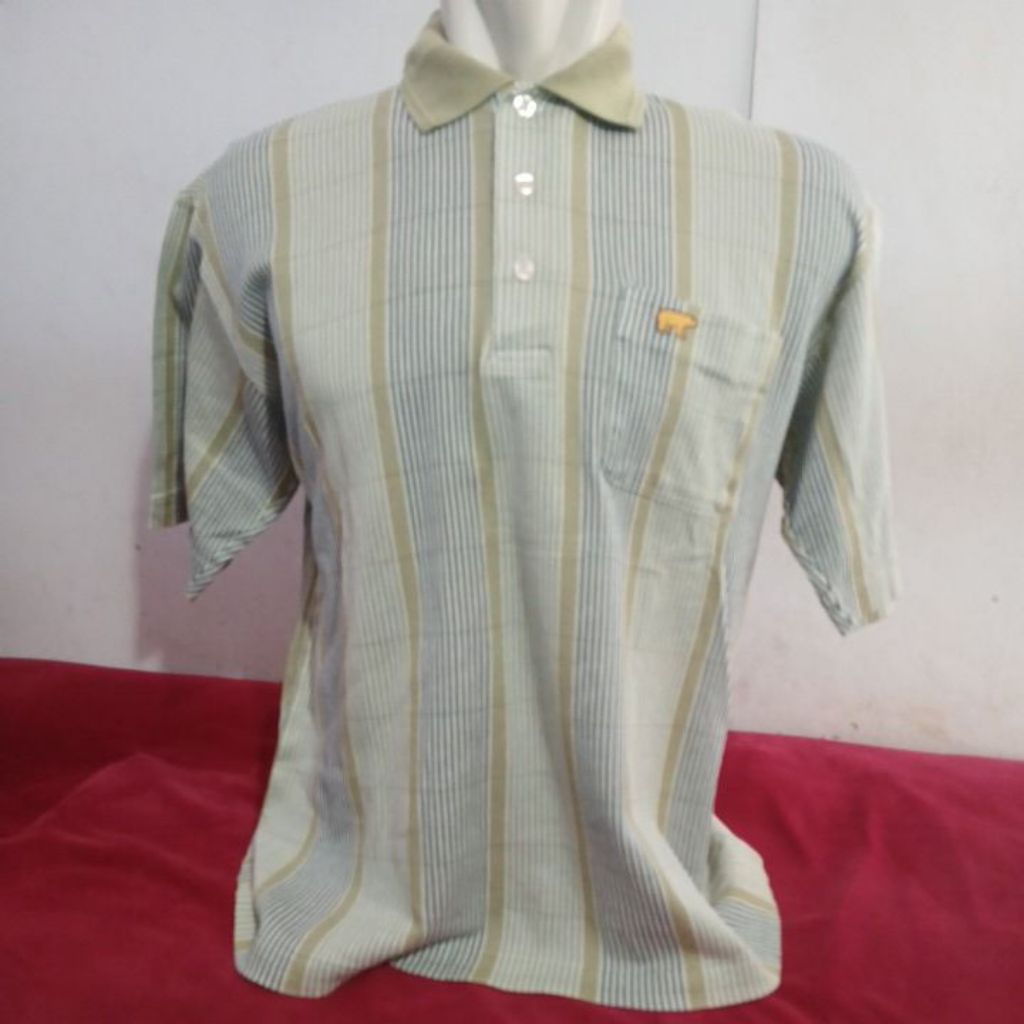 Kaos kerah brand Golden bear